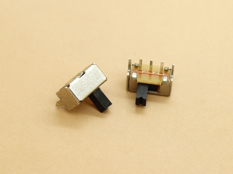 Slide Switch TH Horizontal - 3 pins - 1 circuits - 2 positions Knob 4mm