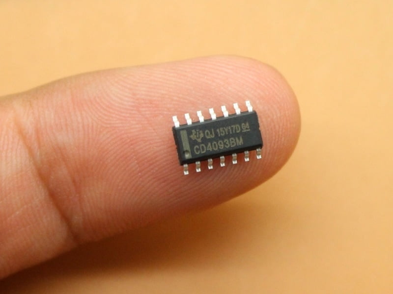 CD4093 SMD