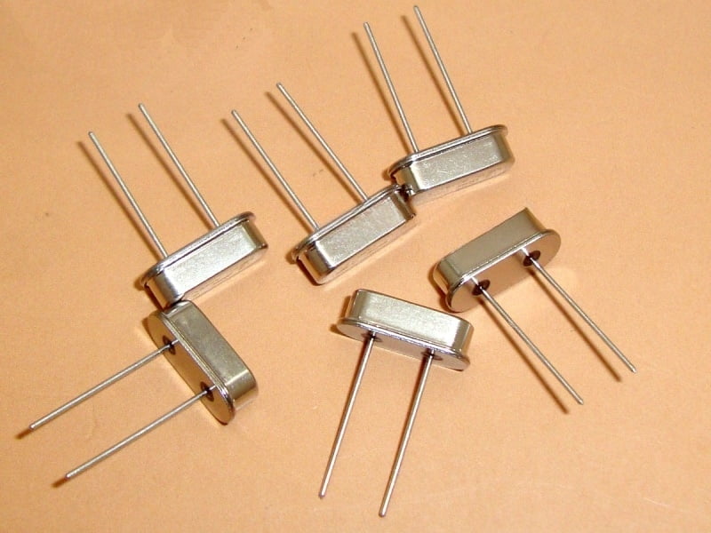 18.432 Mhz Crystal HC-49US 2Pin DIP Through-Hole Half Size